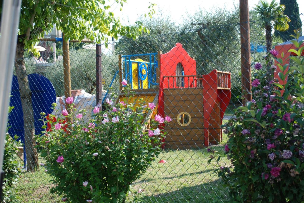 Happy Camp Mobile Homes In Villaggio Turistico Internazionale Eden San Felice del Benaco Exteriér fotografie